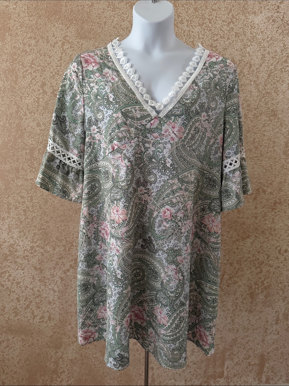 Floral Paisley V-Neck Tunic Dress with Lace Trim - Mint/Pink